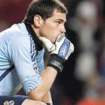 Casillas, pensativo tras encajar un gol con el Real Madrid