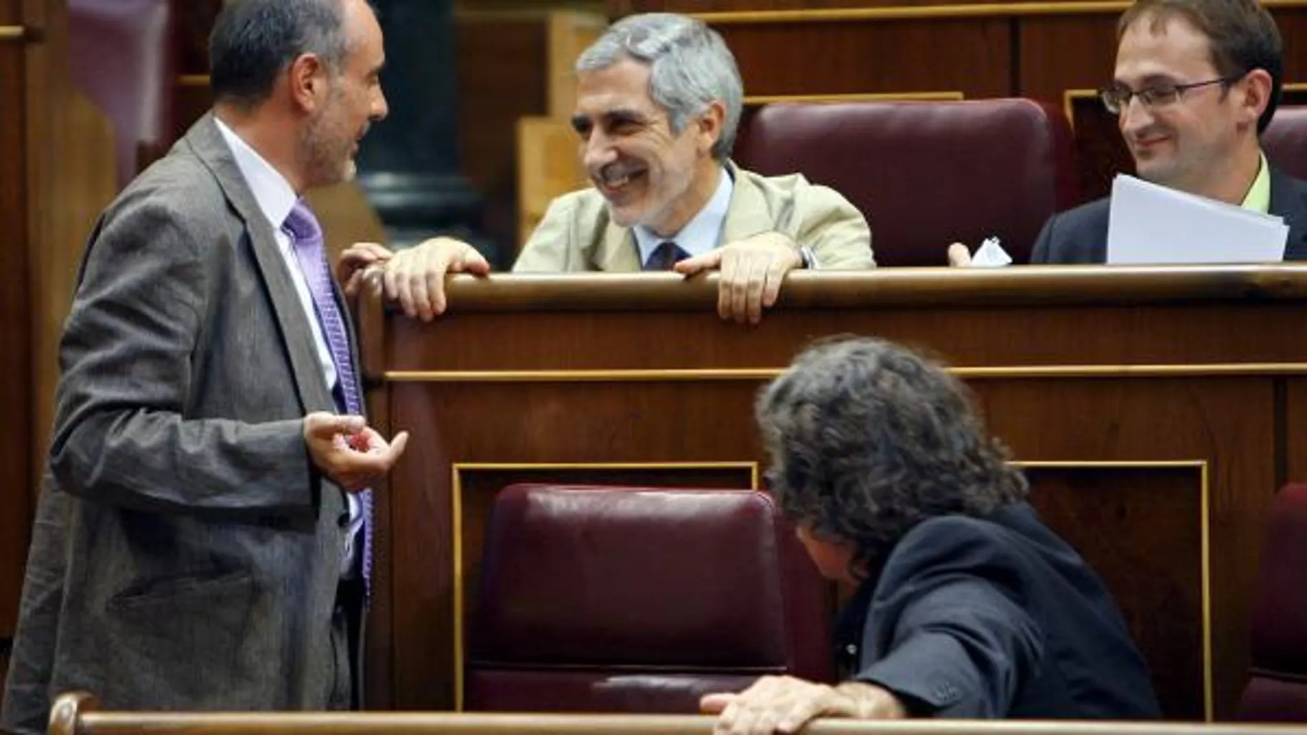 Llamazares, Joan Ridao y Joan Herrera, en un momento de la votación