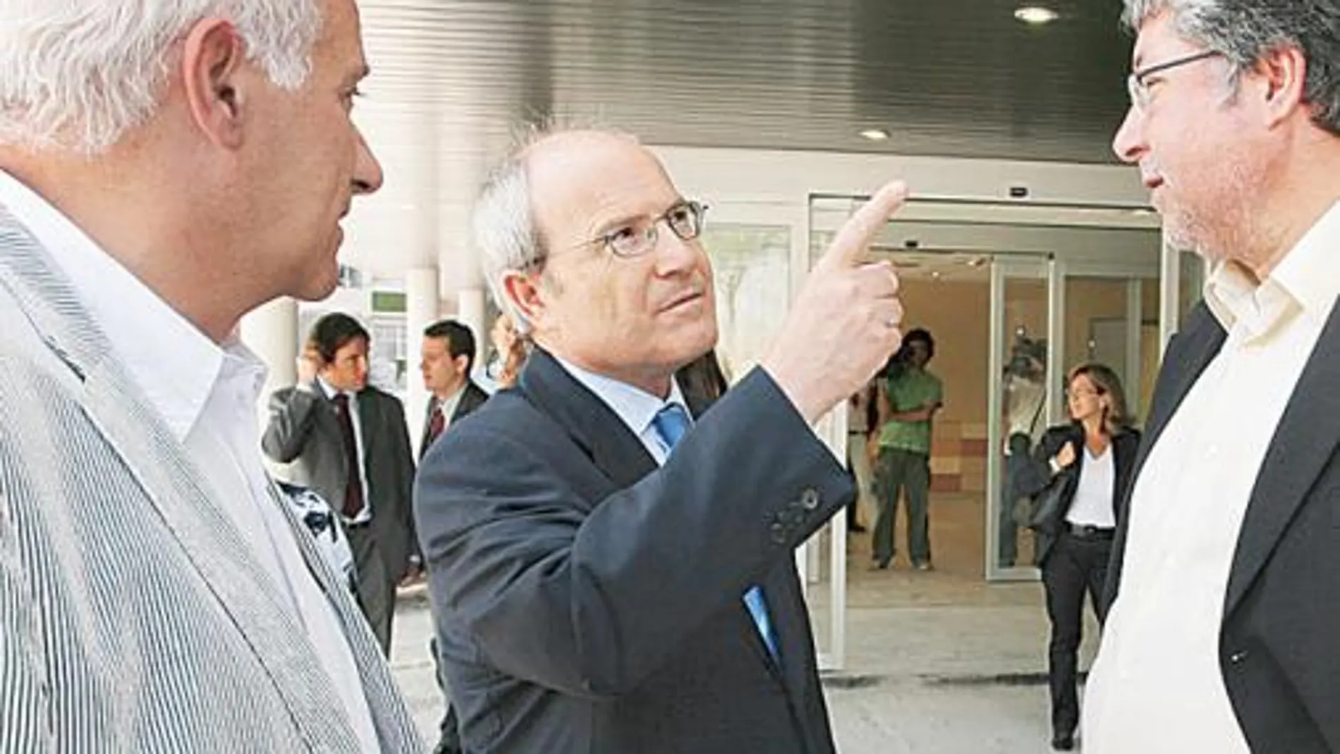 Capdevila: «No se puede abortar sin el acompañamiento paterno» padres