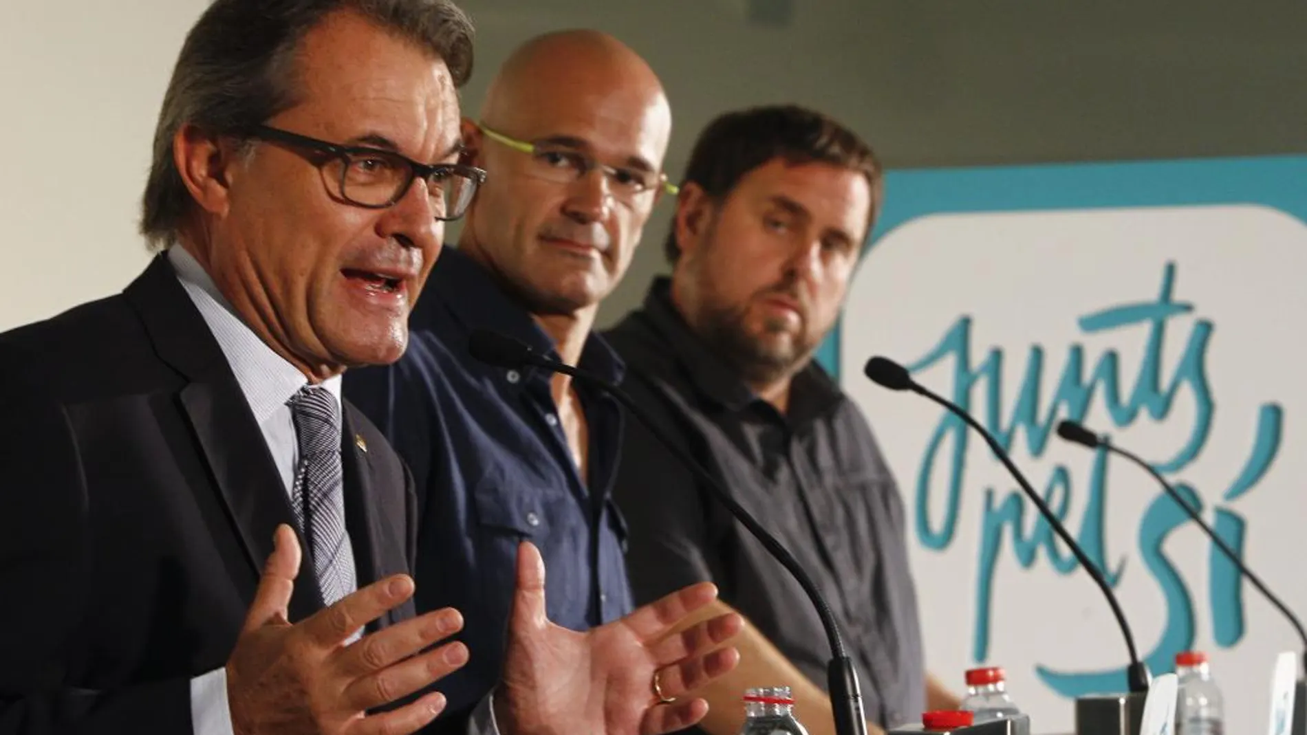 De i a d) El presidente de la Generalitat y candidato numero 4 por "Junts pel Sí", Artur Mas; el cabeza de lista de la formación, Raül Romeva; y el candidato numero 5 y líder de ERC, Oriol Junqueras