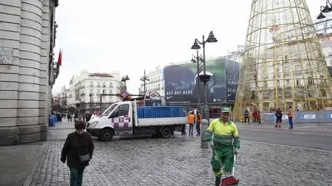Aspecto que presentaba la Puerta del Sol a primera hora de hoy