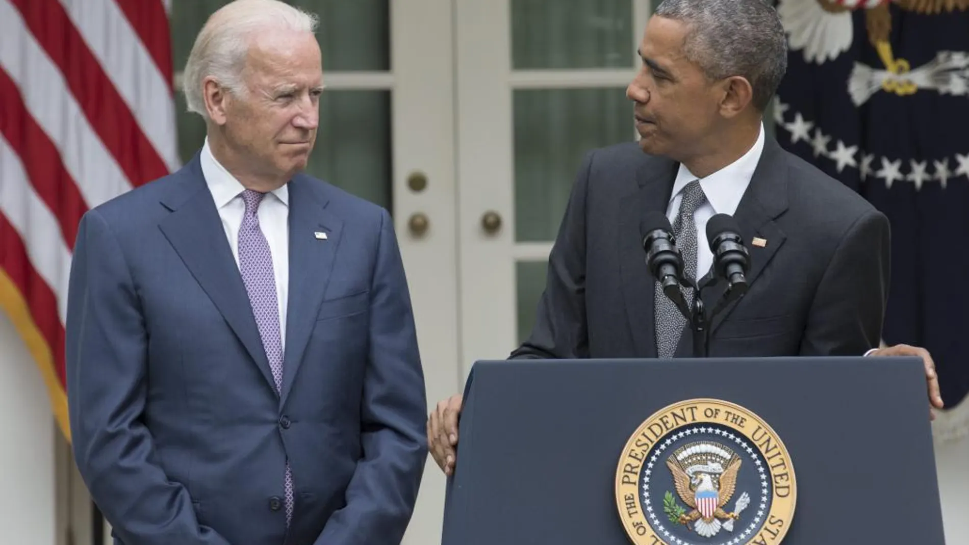 Barack Obama y el vicepresidente Joe Biden durante una rueda de prensa sobre la resolución del Tribunal Supremo.