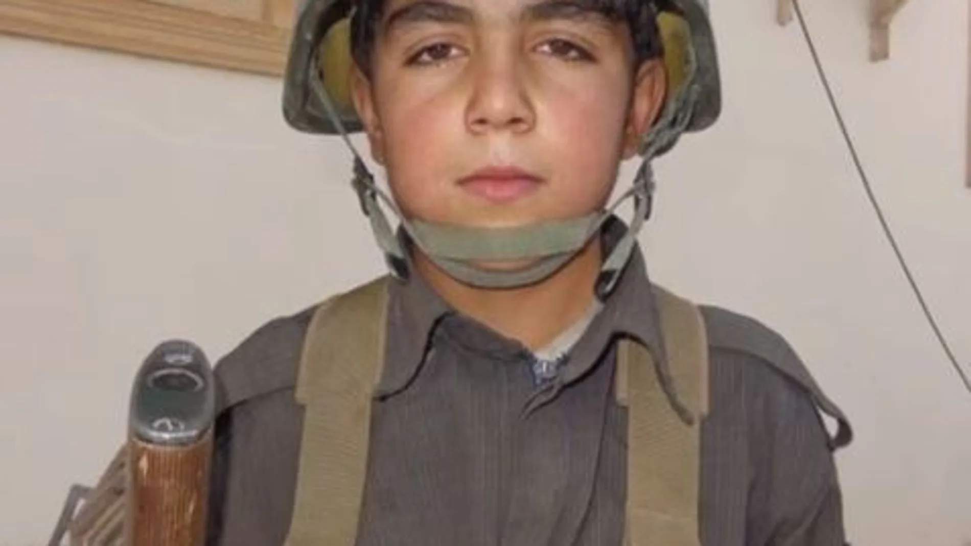 Matan de dos disparos al niño afgano que luchó contra los talibanes