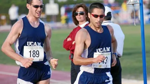 El atleta Juan Manuel Molina (derecha) durante el recorrido de una competición celebrada recientemente