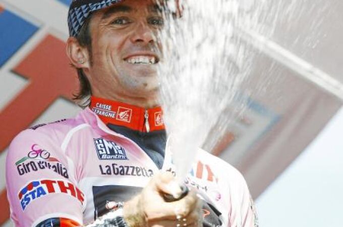 David Arroyo sigue como líder del Giro a tres días para el final