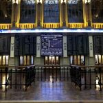 El IBEX sube el 2,62 % y cierra por encima de los 8.800 puntos