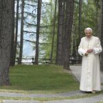 El Papa reivindica los valores del deporte al paso del Tour por su residencia estival