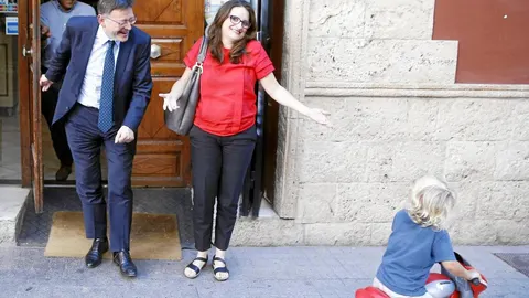 Ximo Puig y Mònica Oltra almorzaron ayer en un restaurante junto a la sede del PSPV