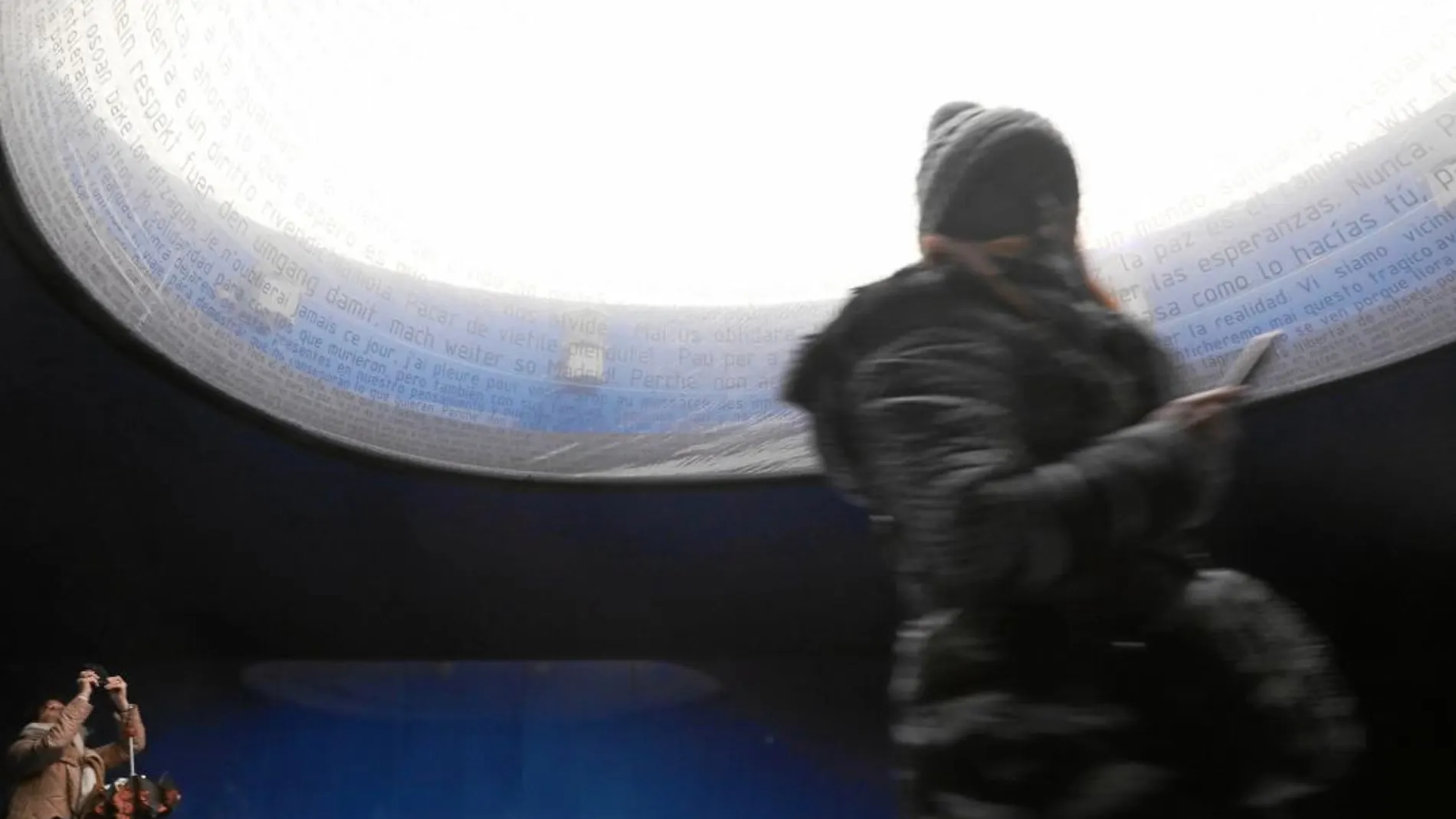La sala sigue acogiendo visitantes todos los días a pesar de los desperfectos que presenta la cúpula en su interior