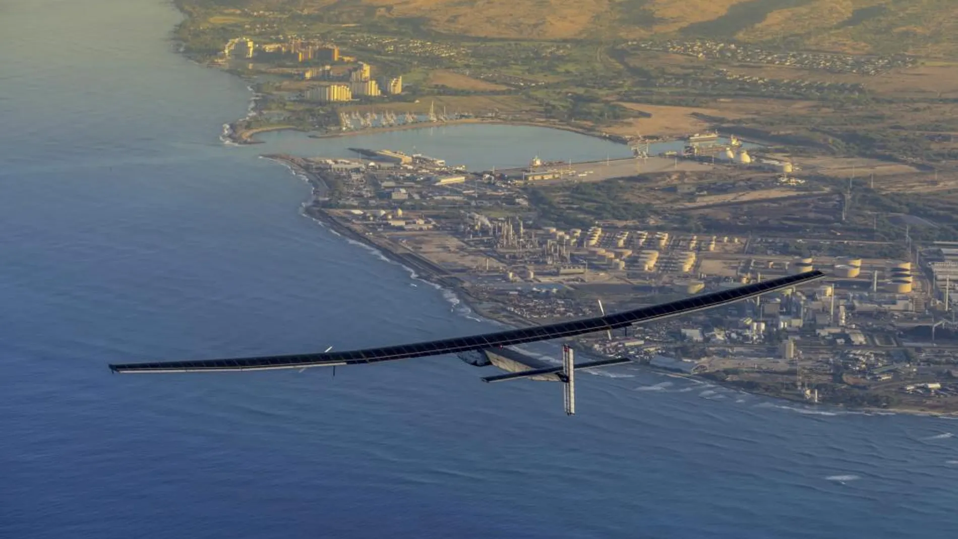 El Solar Impulse 2, sobrevolando Hawaii el pasado mes de marzo