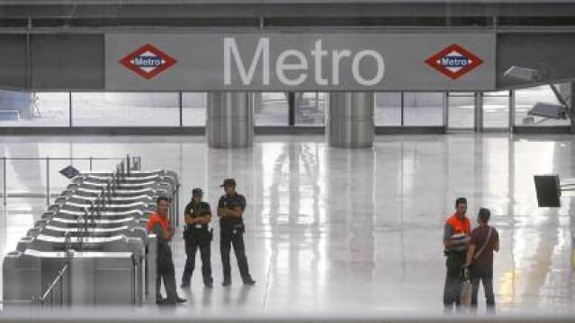 La Policía tuvo que controlar las desiertas estaciones de metro para evitar sabotajes