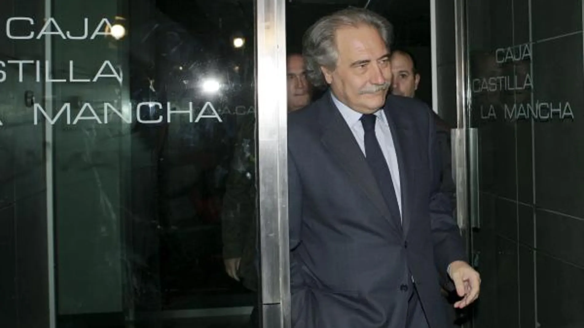 El presidente de la Caja Castilla-La Mancha, Juan Pedro Hernández Moltó, a su salida de la sede que la Caja tiene en Madrid