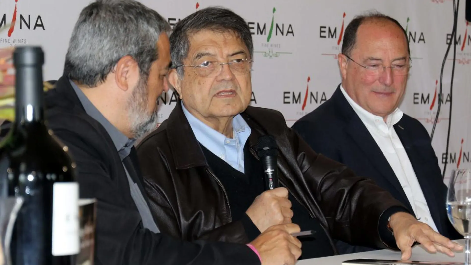 Sergio Ramírez interviene en el coloquio junto a Carlos Aganzo y Carlos Moro