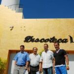 Los representantes de las comunidades musulmanas, Benjelloun y Reda, junto a dos de los propietarios de la discoteca, Hernández y Morata