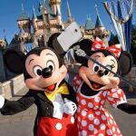 Mickey y Minnie también se apuntan a la moda del palo de «selfie»
