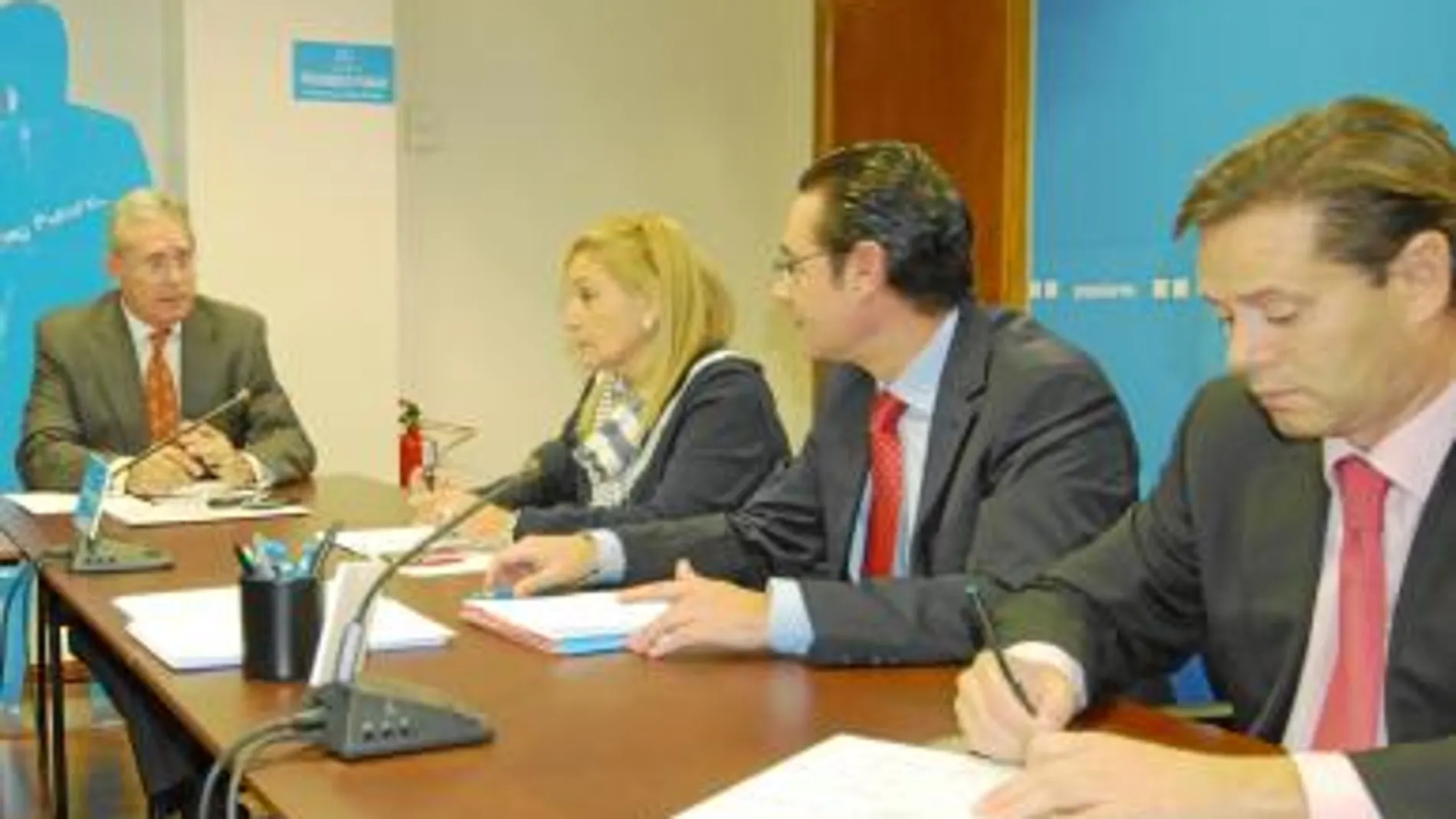 Avilés, Reverte, Ruiz y Chico, durante la reunión mantenida ayer