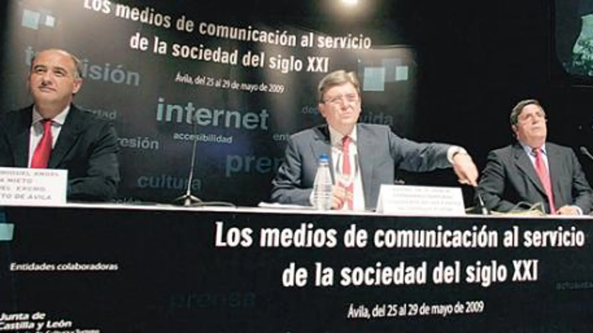 La labor social de la prensa en el siglo XXI a debate en Ávila