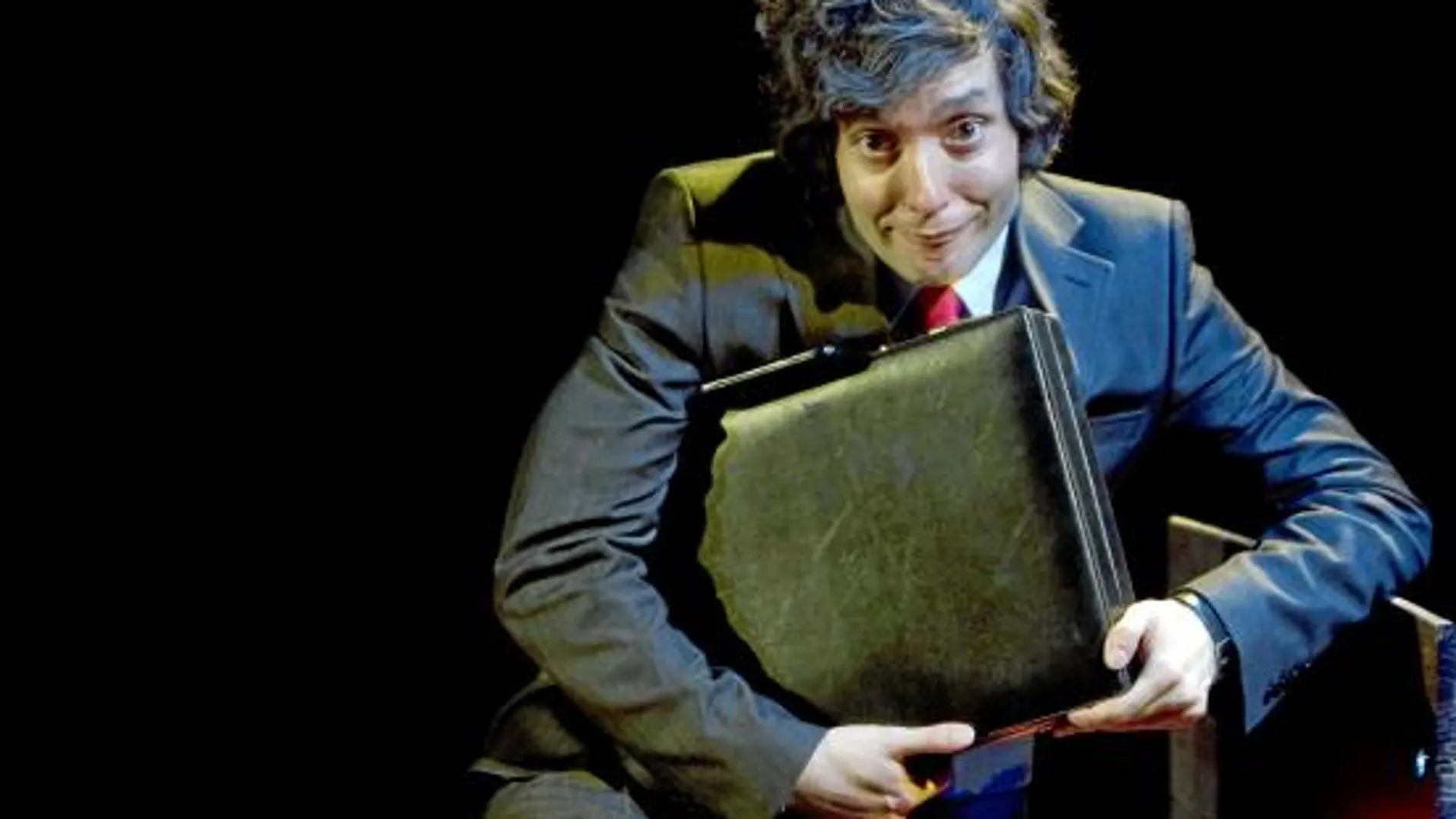 «Más que comedia la política es esperpento»