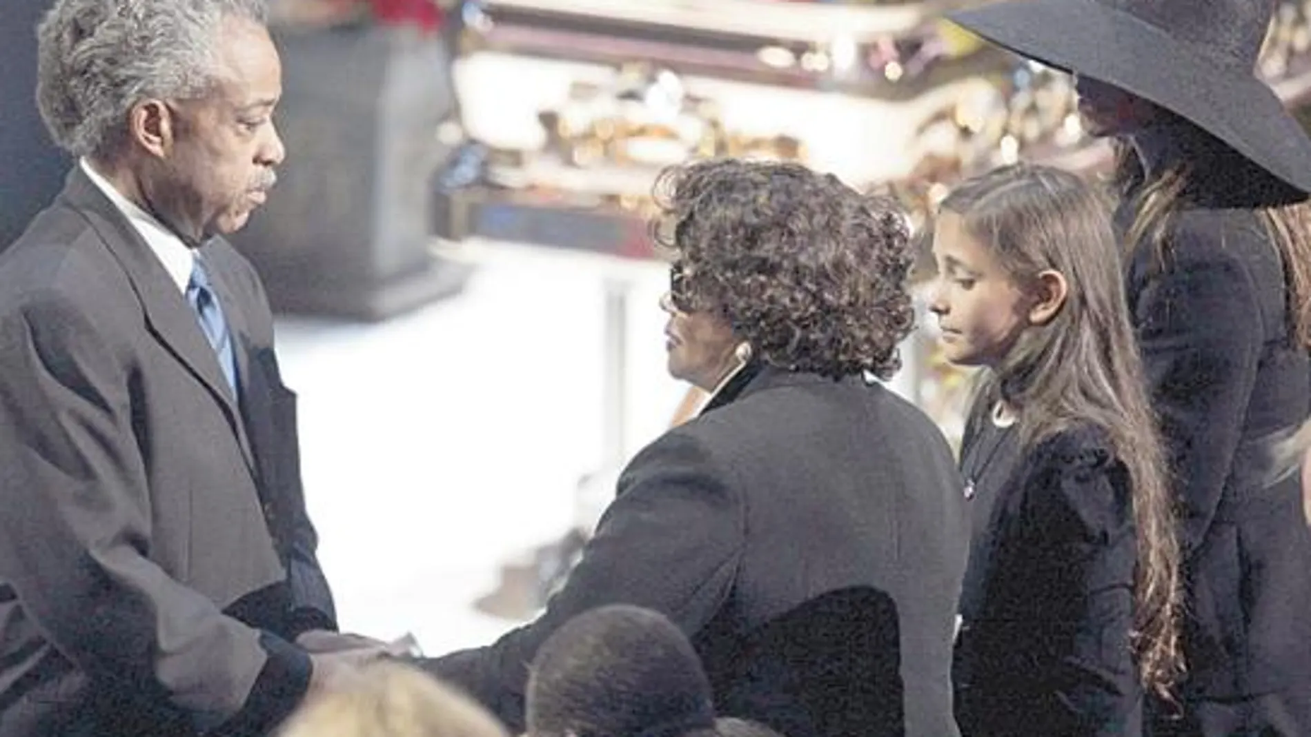 La madre y la hija de Jackson, en el funeral de la estrella en Los Ángeles el 7 de julio