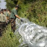Soldados húngaros en la frontera húngara-croata