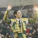 Fernando Cruz, en su reaparición de luces, consiguió dos trofeos ayer en Valdemorillo