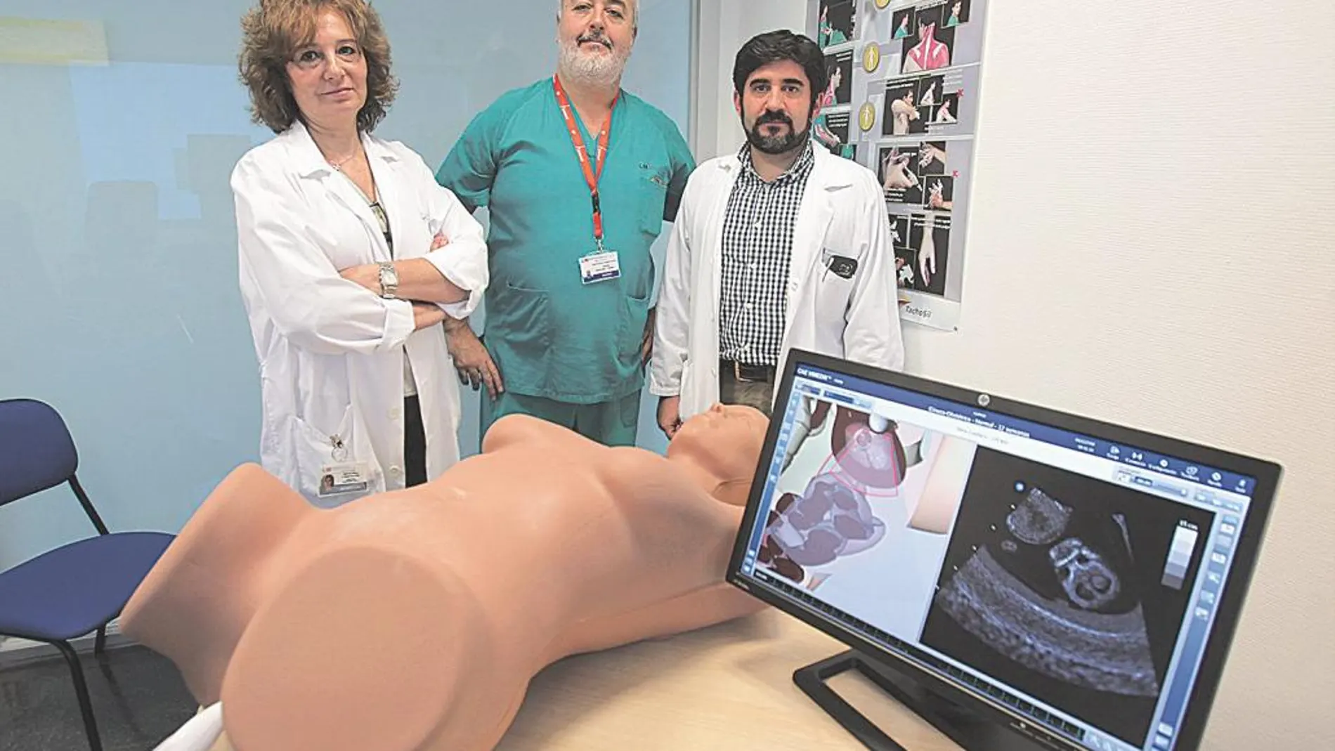 Miembros del equipo de simulación, Cristina Martínez, Óscar Martínez y Miguel Ruiz