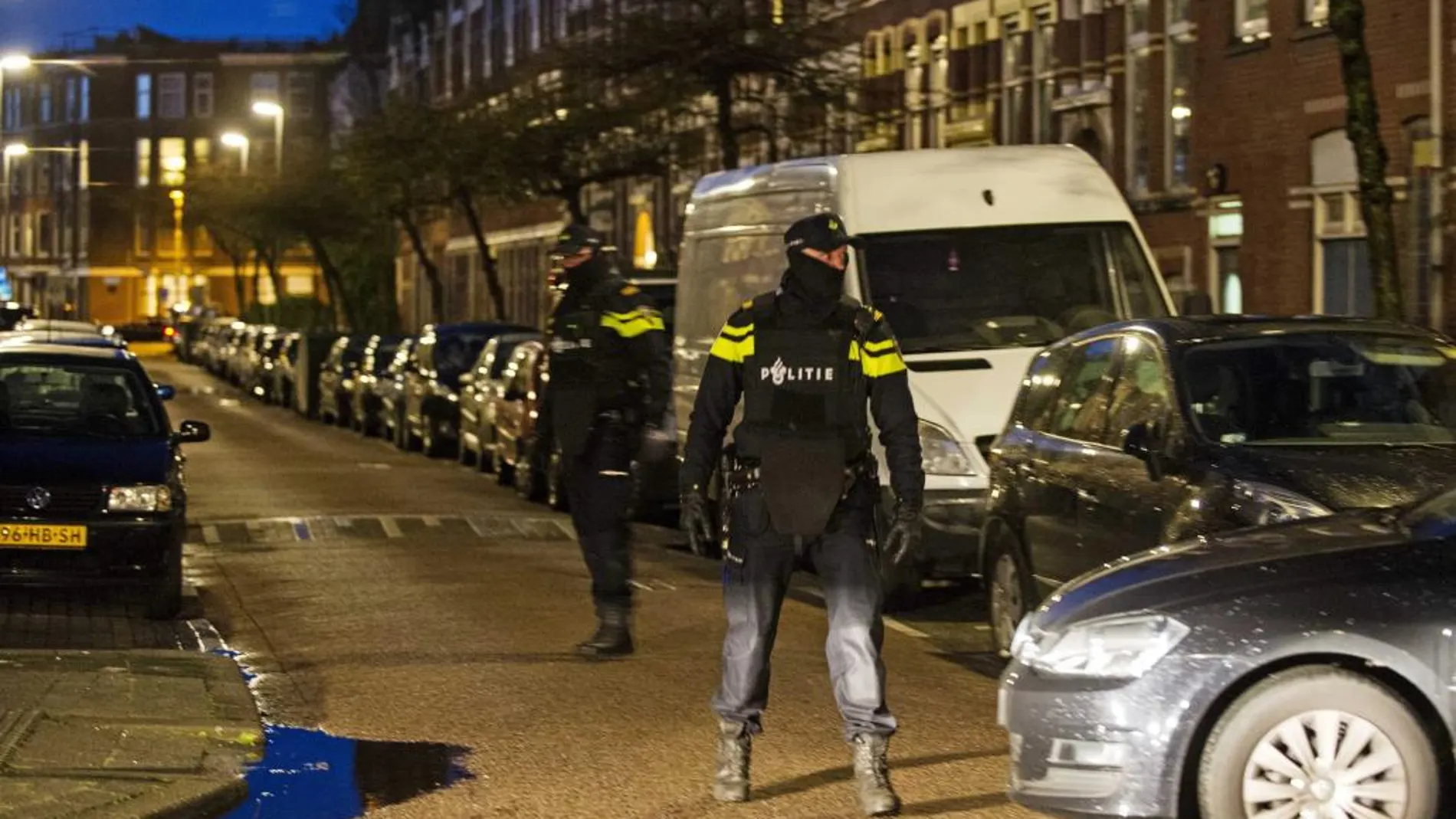 Policías haciendo guardia en Rotterdam