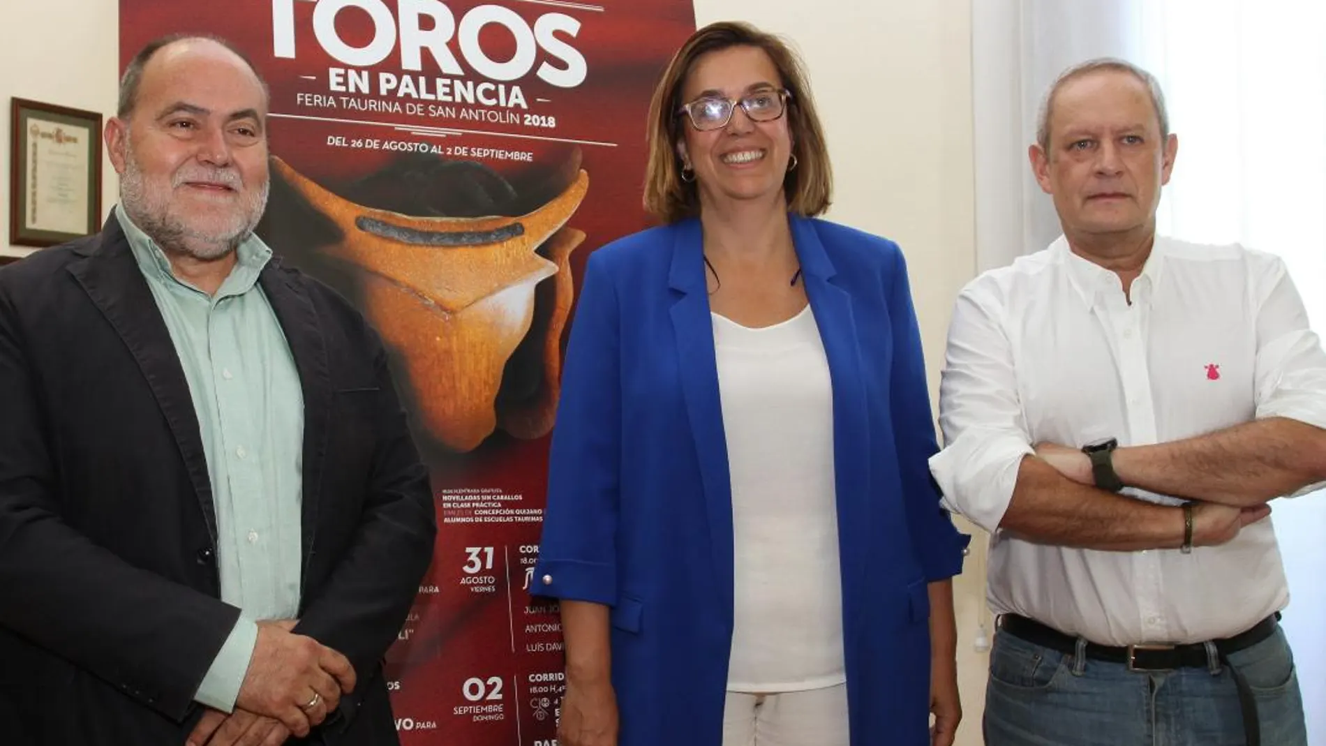 Ángeles Armisén junto al director del Diario Palentino, Carlos Martin Santoyo, y al delegado del Norte, Julio González Calzada