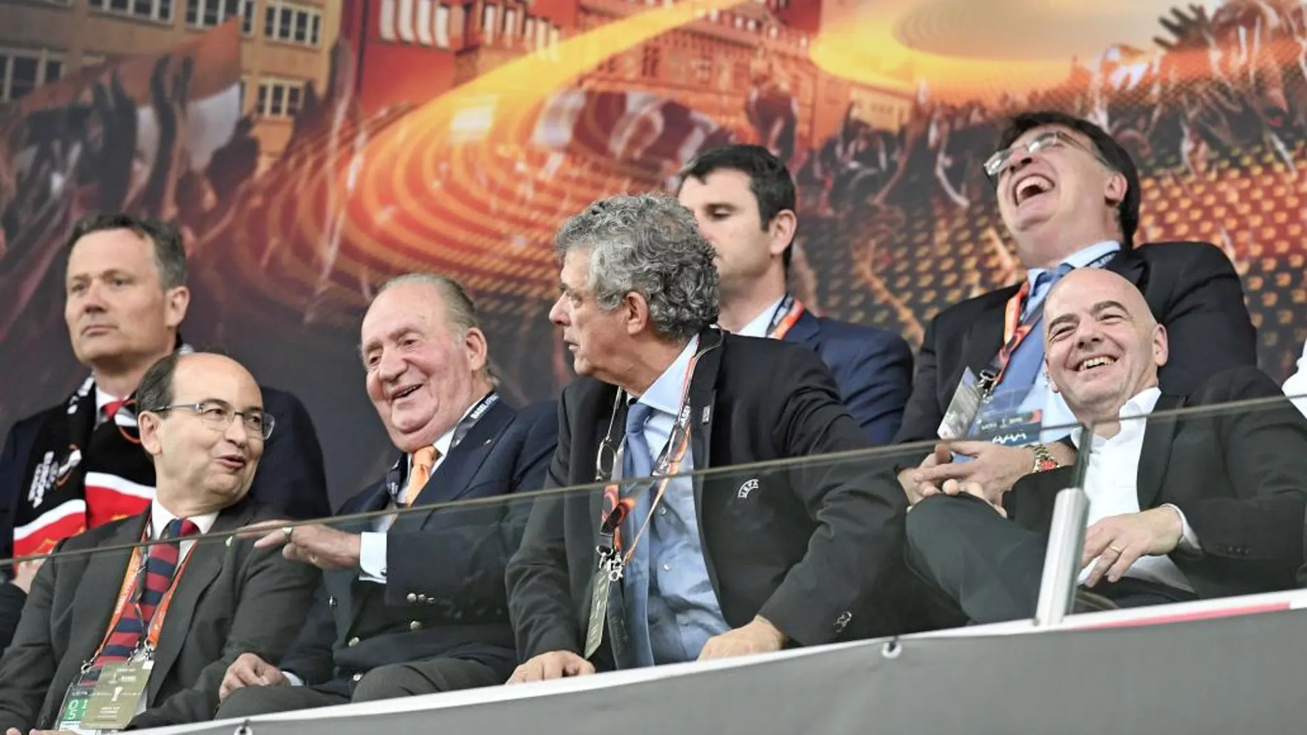 El Rey emérito don Juan Carlos,junto al presidente de la FIFA, Gianni Infantino, Villar y el presidente del Sevilla