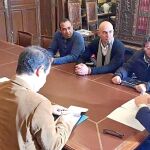 La Asociación de Taxistas Aslariados se reúnen con el alcalde de Valladolid, Óscar Puente