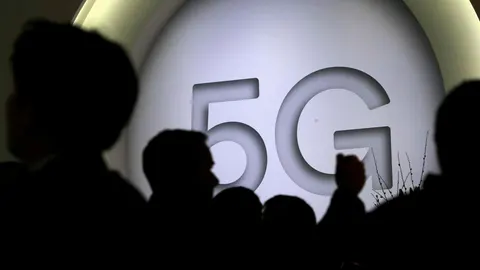 Vista de un cartel que anuncia la nueva tecnologia 5G
