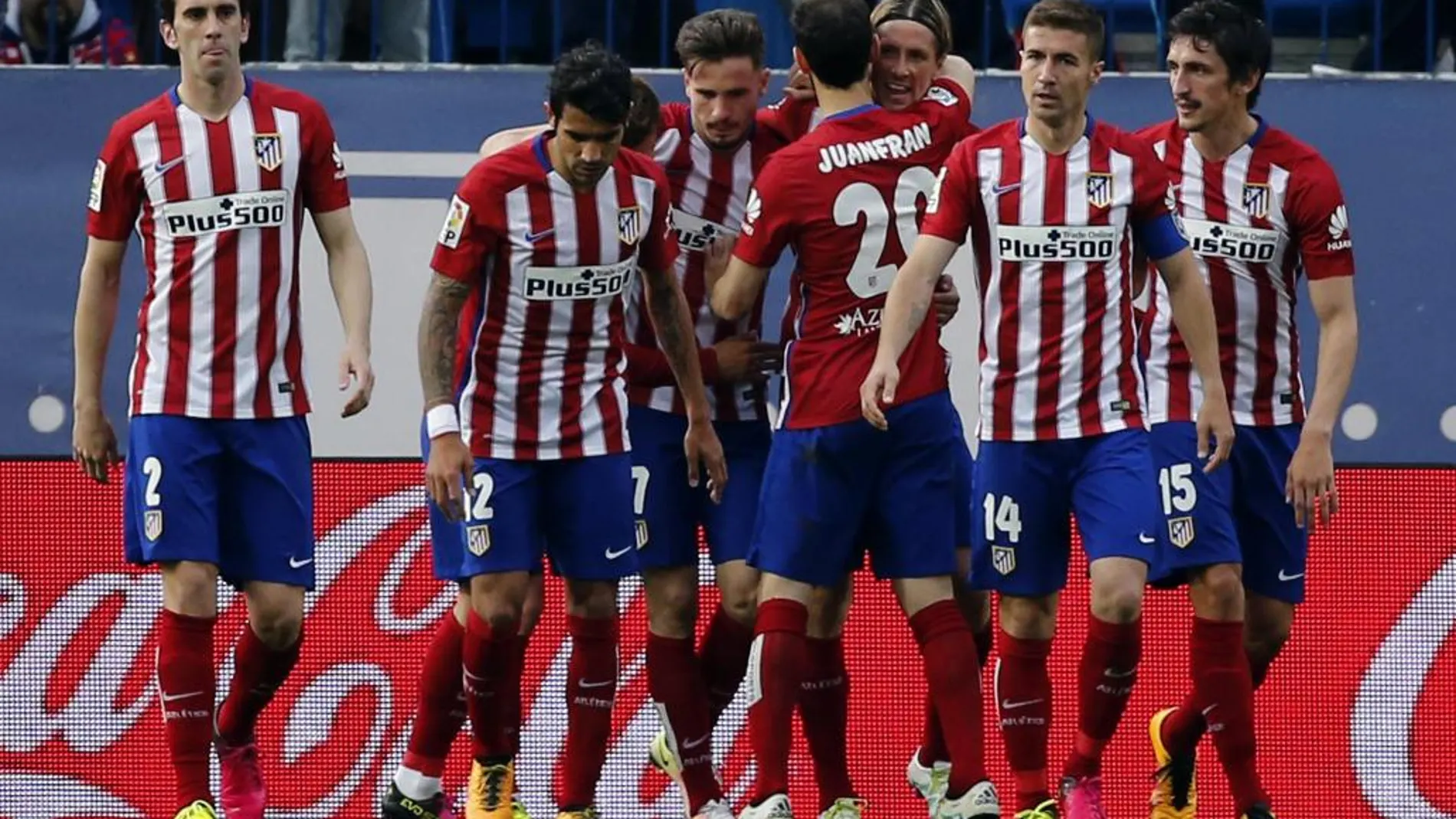 Fernando Torres celebra con sus compañeros el gol marcado ante el Celta.