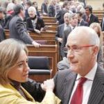 Carme Chacón saluda a Josep Antoni Duran Lleida, ayer, en el Pleno del Congreso de los Diputados