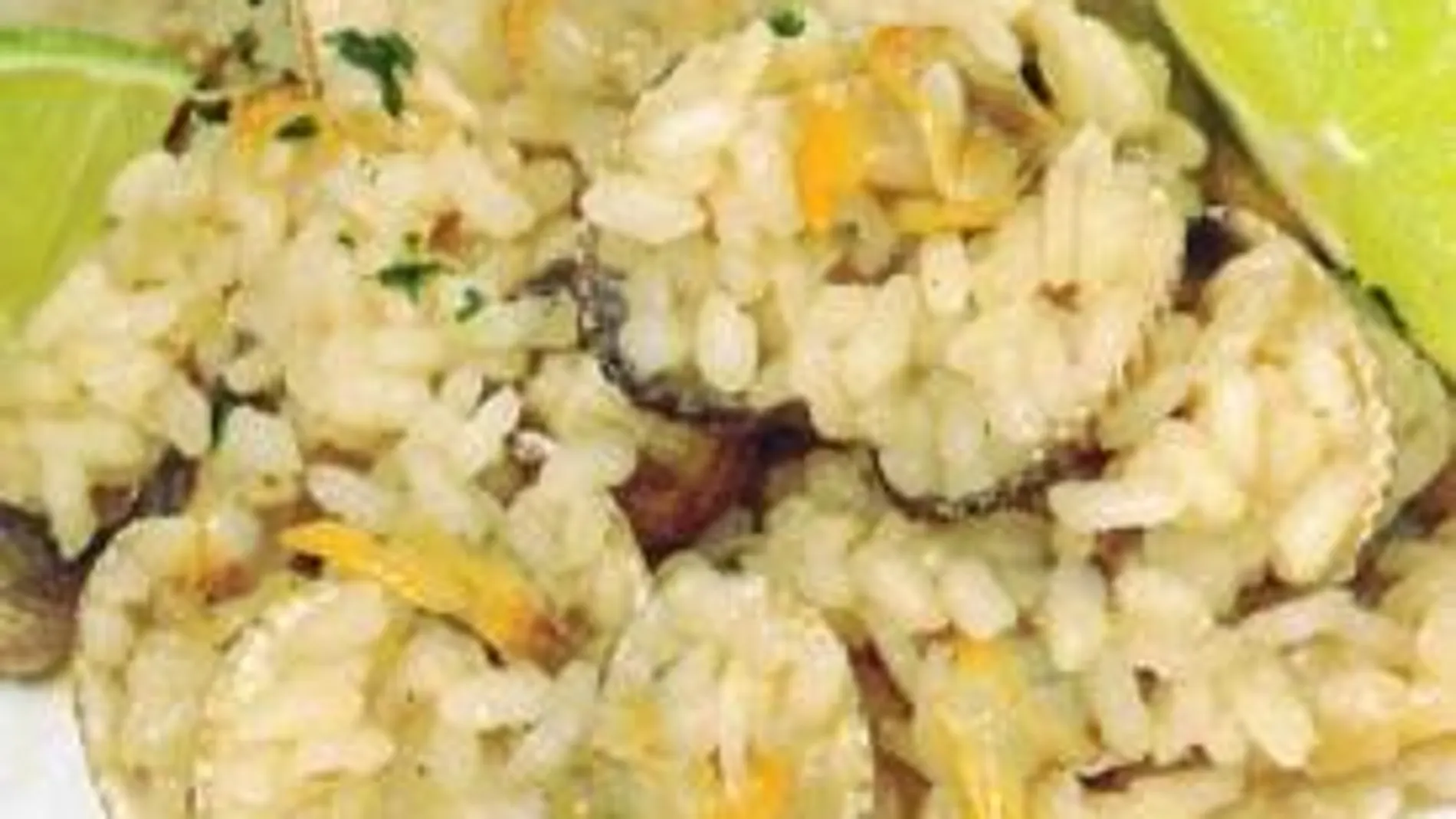 Operación bikini: arroz con berberechos y brocheta de sepia