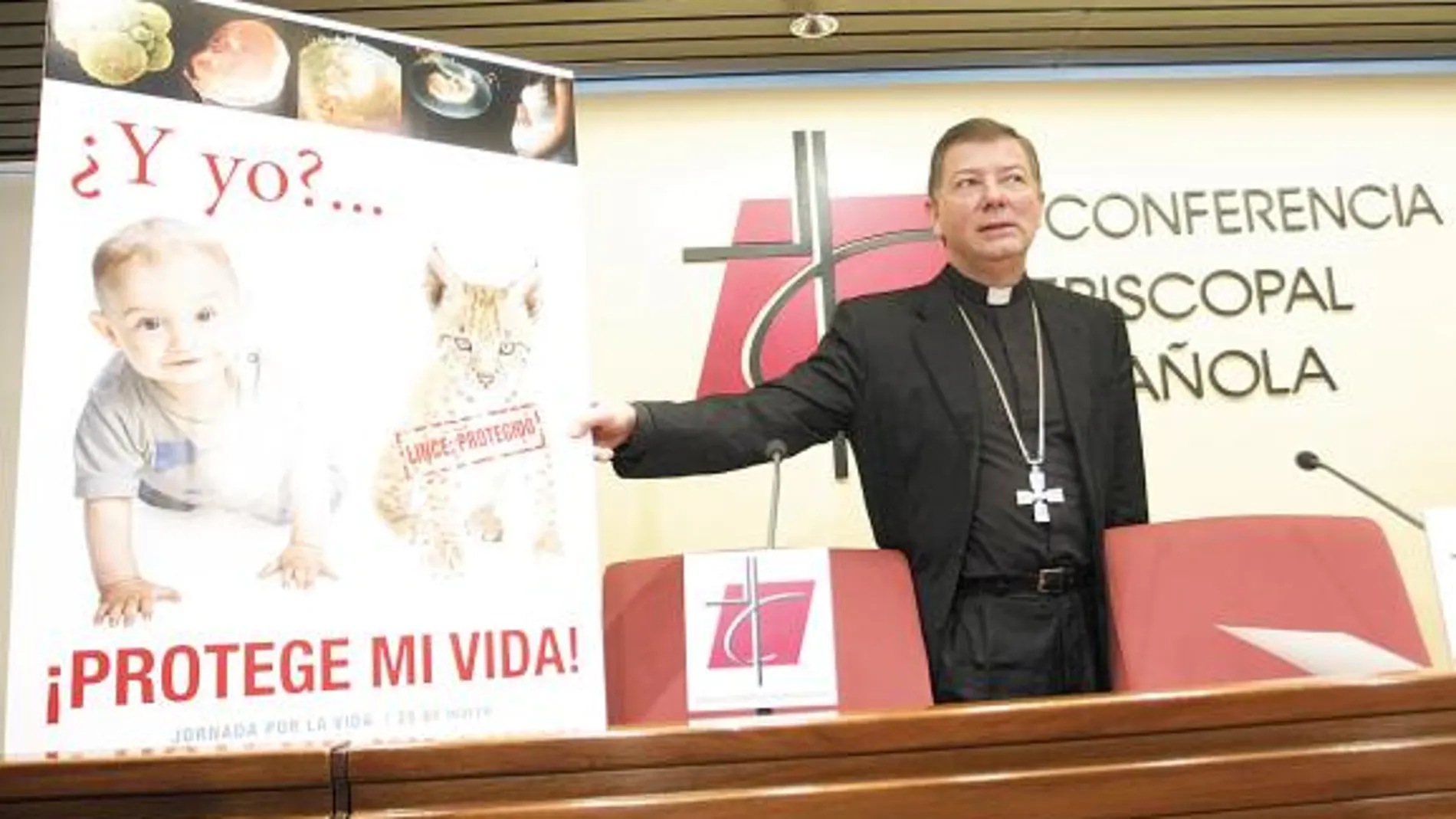Martínez Camino, secretario general y portavoz de la Conferencia Episcopal, presentaba el pasado 16 de marzo el cartel de la Iglesia contra el aborto