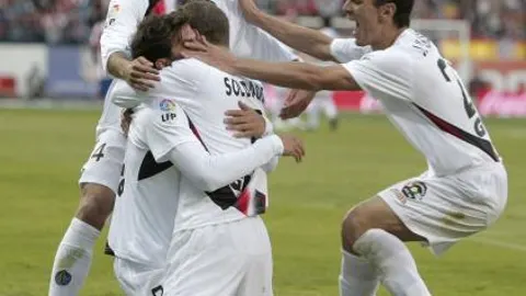 El delantero del Getafe CF Roberto Soldado celebra su gol