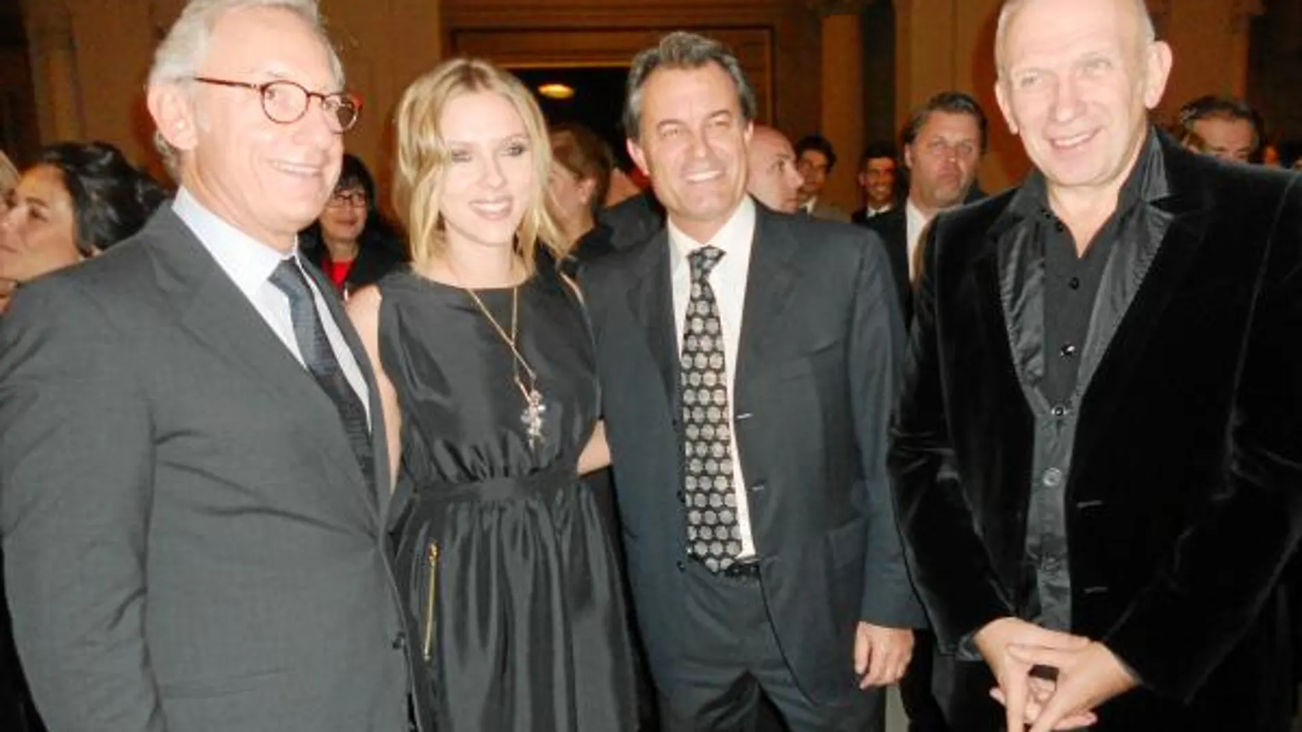 Andic, Johansson, Mas y Gaultier en la fiesta de Mango
