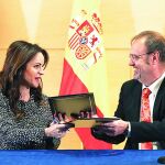 Silvia Clemente y Fernando Rey firman el convenio de colaboración para acercar las Cortes a los escolares