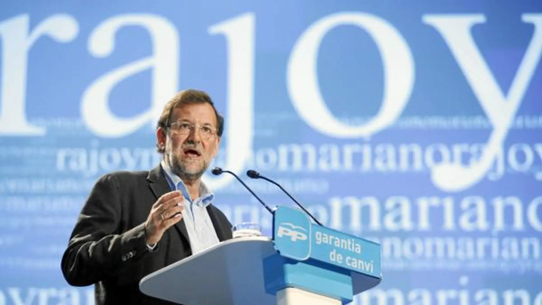 Rajoy da ideas al PSOE para mejorar la reforma laboral