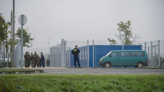 Las autoridades croatas anunciaron ayer que, tras el cierre de la frontera húngara, iban a reorientar hacia Eslovenia la ruta de los refugiados.