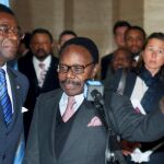 El presidente de Guinea Ecuatorial, Teodoro Obiang (i), junto al de Gabón, Omar Bongo (d)