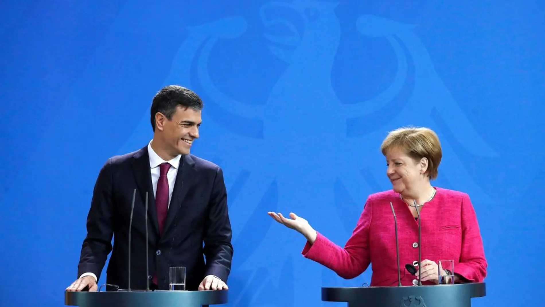 Pedro Sánchez, y la canciller alemana, Angela Merkel, durante la rueda de prensa tras su primera reunión bilateral en mayo