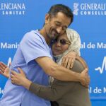 Pedro Cavadas y Samira se funden en un abrazo