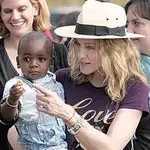  Piden a Madonna que no adopte otro bebé