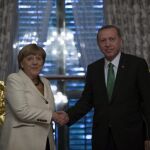 Tayyip Erdogan y Angela Merkel hoy en Estambul.