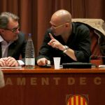 El presidente de la Generalitat en funciones, Artur Mas (i) y Raül Romeva (d).