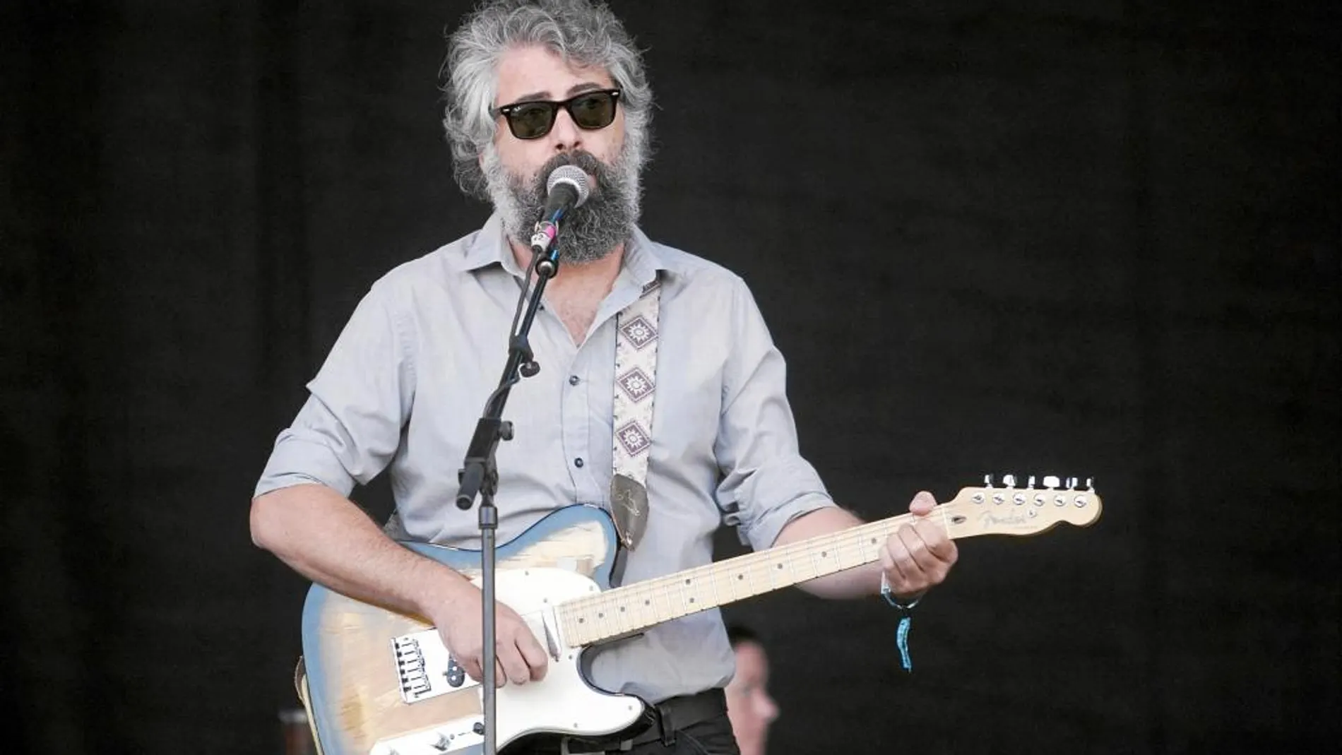 El Sr. Chinarro volvió a seducir con su poesía irónica a los miles de festivaleros que no desaprovecharon la jornada gratuira