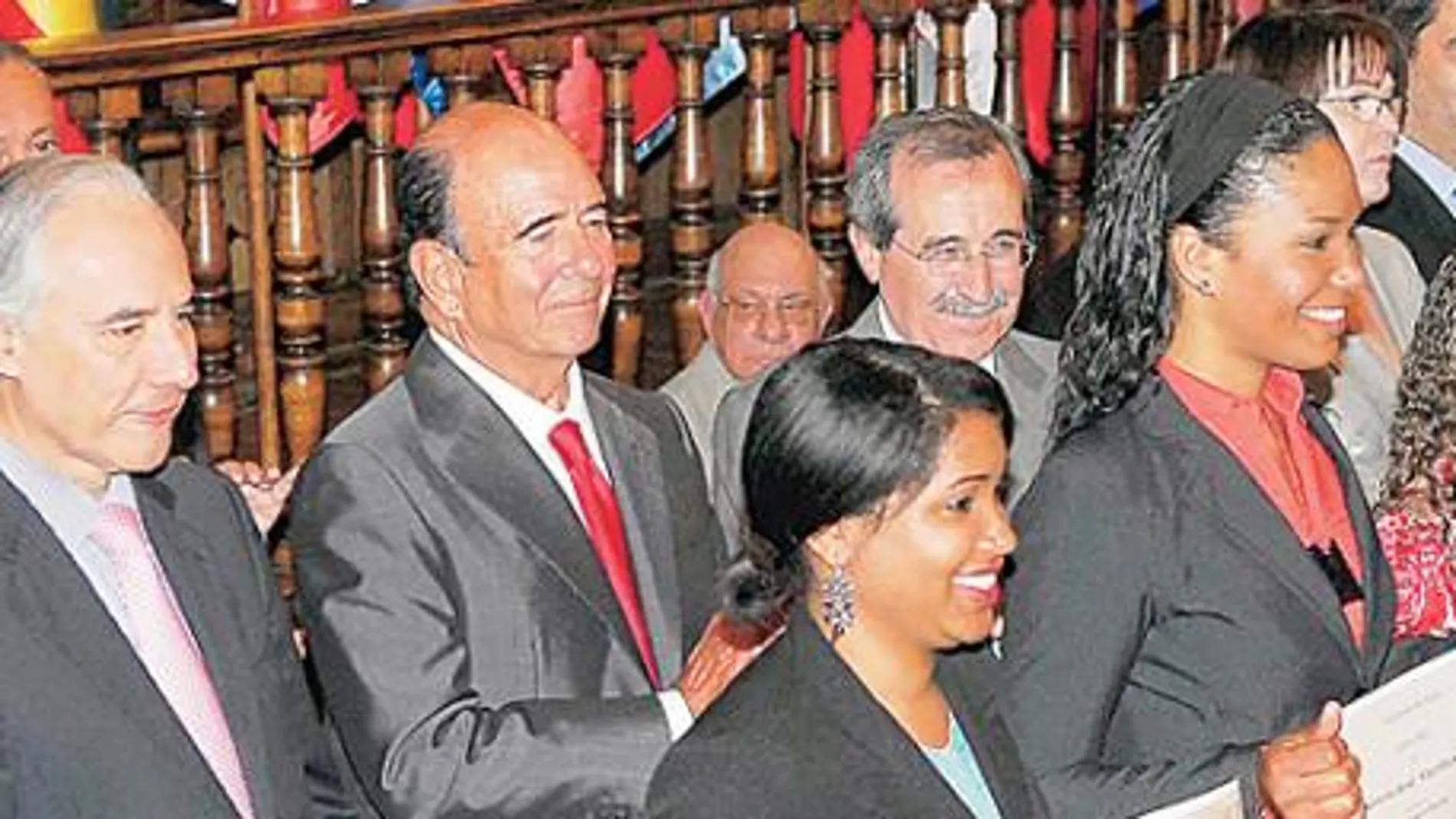 Emilio Botín y Virgilio Zapatero, con los galardonados