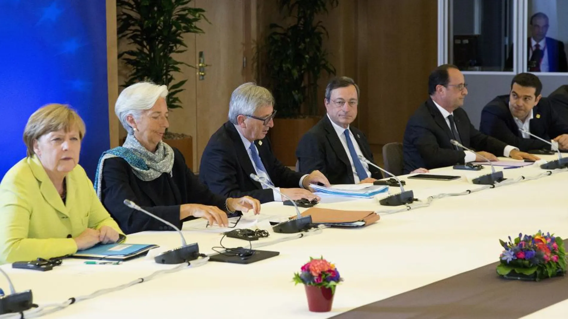 Angela Merkel, Christine Lagarde,Jean-Claude Juncker, Mario Draghi, Francois Hollande y Alexis Tsipras