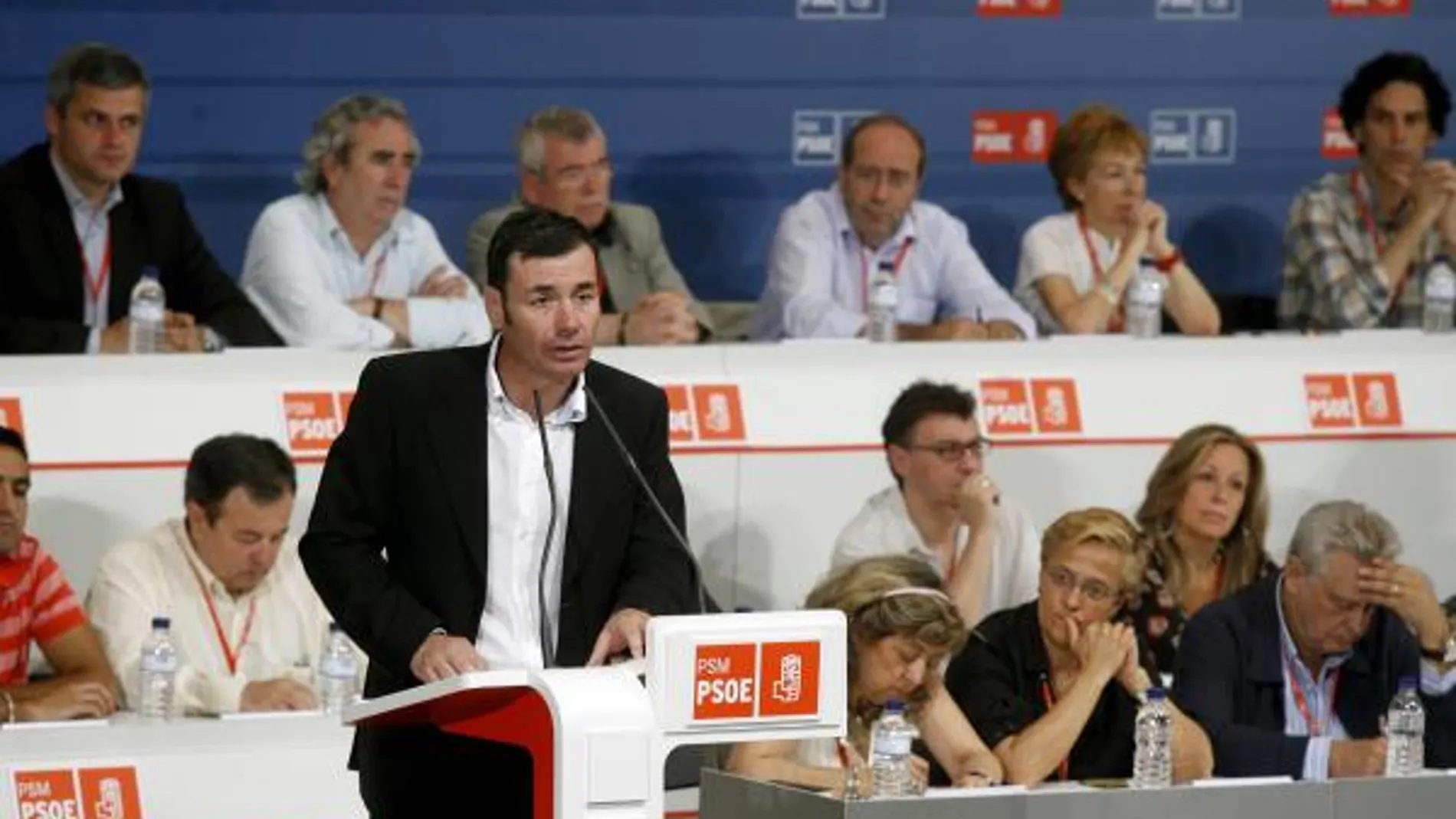 Gómez impide hablar a un diputado crítico en el Comité del PSM